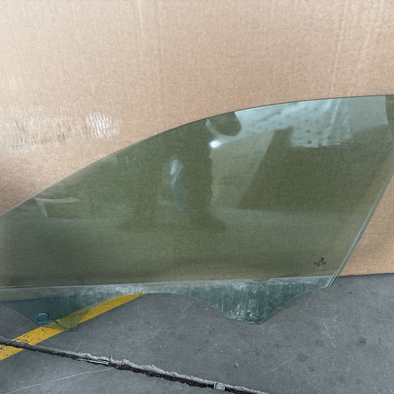 Geam stanga fata / Volkswagen Passat B8 2017 / Caroserie, oglinzi si faruri