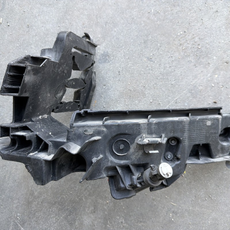 Suport far / Audi Q5 8R 2013 / Caroserie, oglinzi si faruri