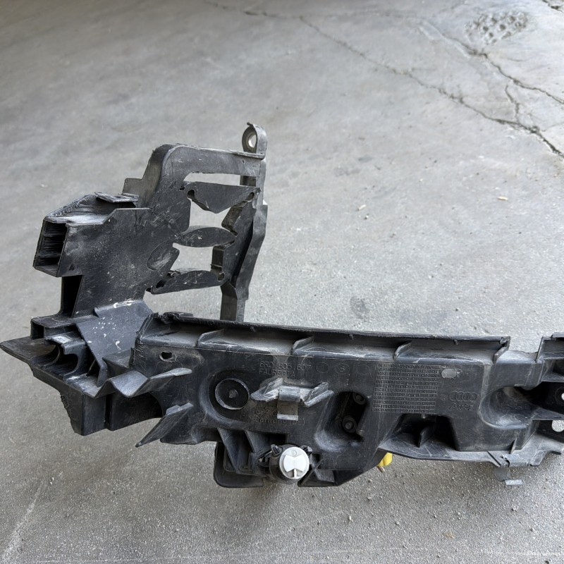 Suport far / Audi Q5 8R 2013 / Caroserie, oglinzi si faruri