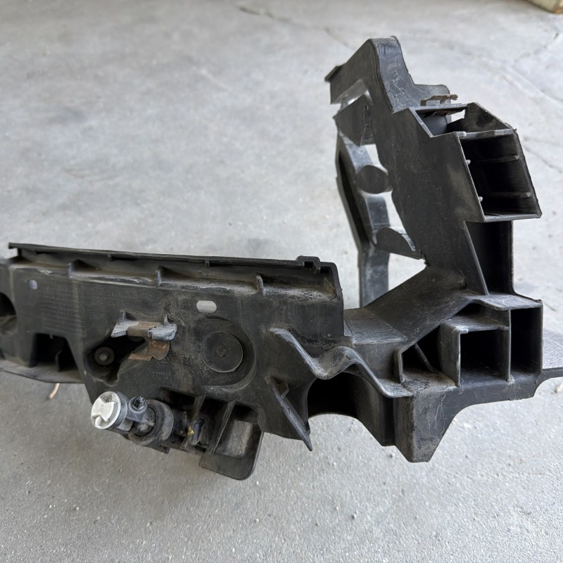 Suport far / Audi Q5 8R 2013 / Caroserie, oglinzi si faruri