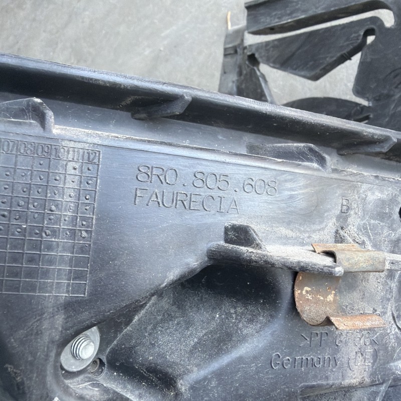 Suport far / Audi Q5 8R 2013 / Caroserie, oglinzi si faruri