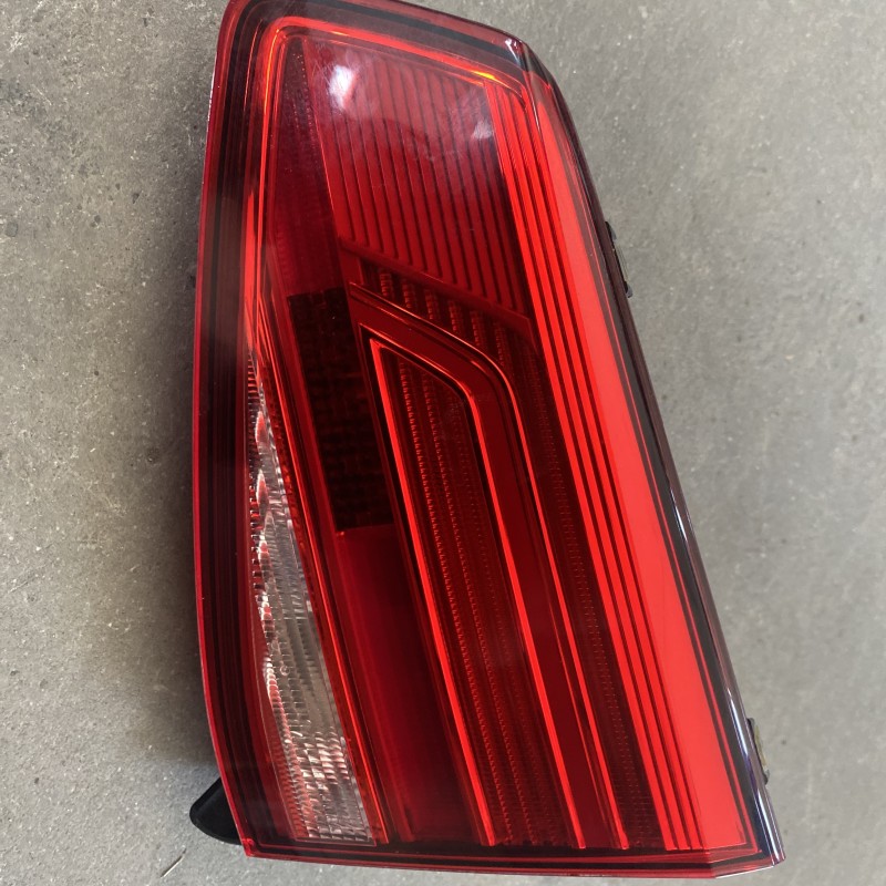 Stop dreapta haion / Volkswagen Passat B8 2017 / Caroserie, oglinzi si faruri