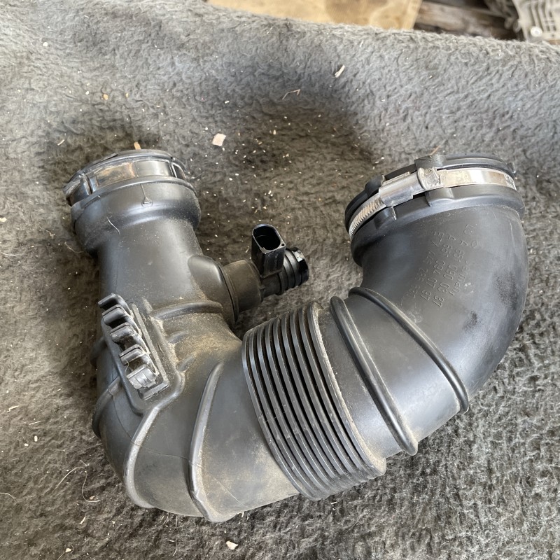 Furtun aer / Mercedes-Benz C Class W204 2012 / Motor, racire si evacuare