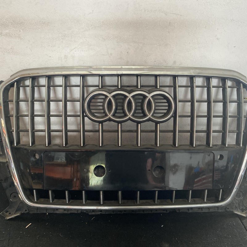Grila radiator cu emblema / Audi Q5 8R 2013 / Caroserie, oglinzi si faruri
