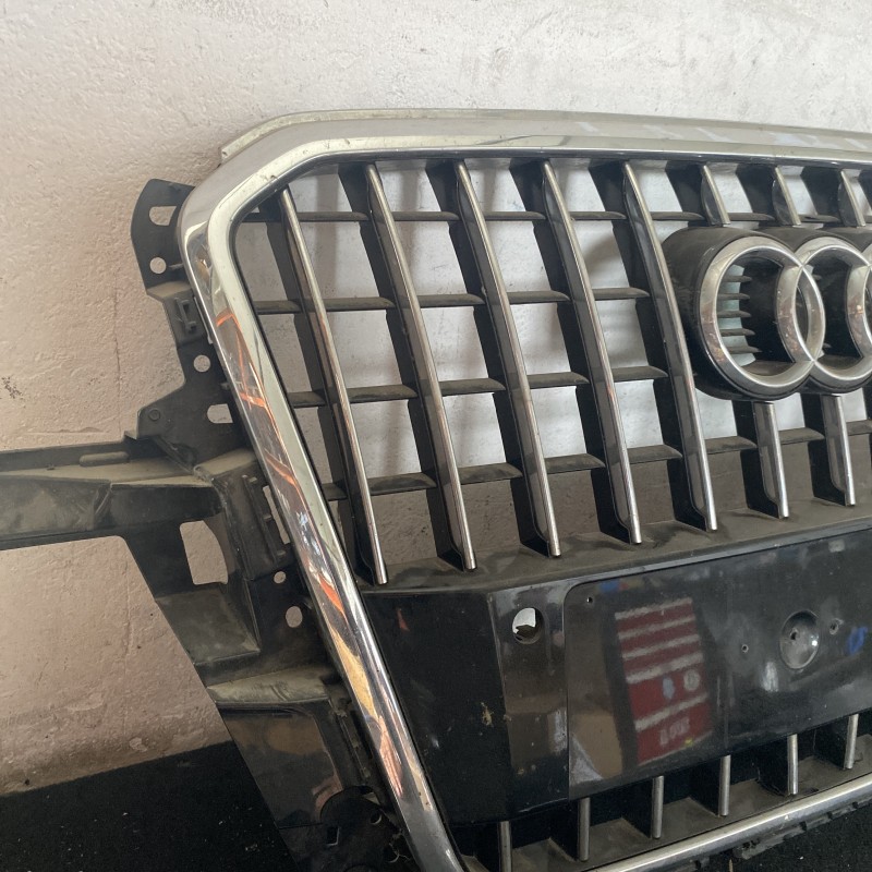 Grila radiator cu emblema / Audi Q5 8R 2013 / Caroserie, oglinzi si faruri