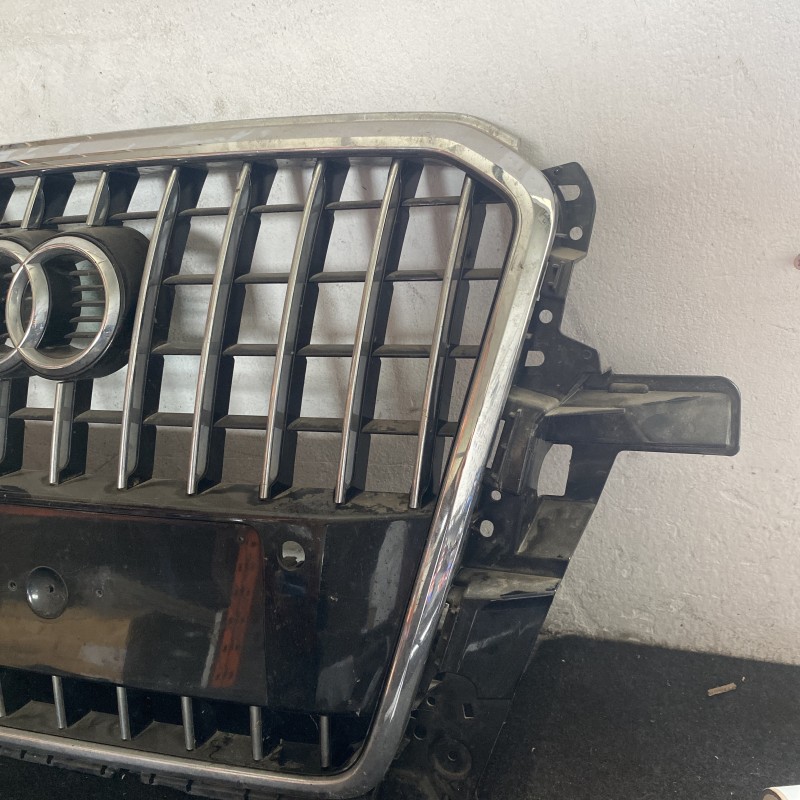 Grila radiator cu emblema / Audi Q5 8R 2013 / Caroserie, oglinzi si faruri