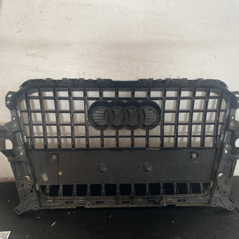 Grila radiator cu emblema / Audi Q5 8R 2013 / Caroserie, oglinzi si faruri