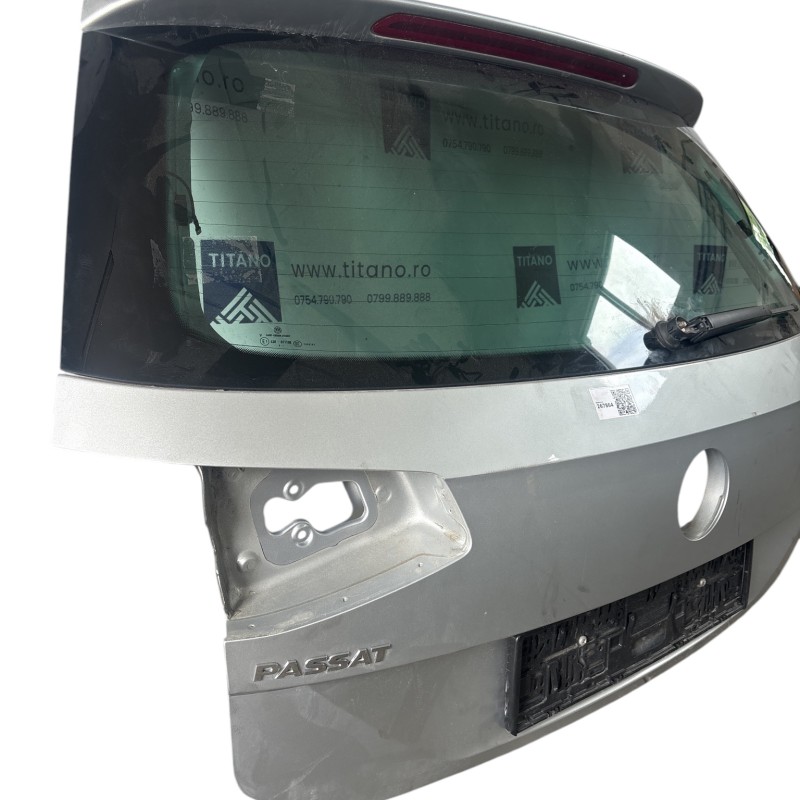 Haion / Volkswagen Passat B8 2017 / Caroserie, oglinzi si faruri