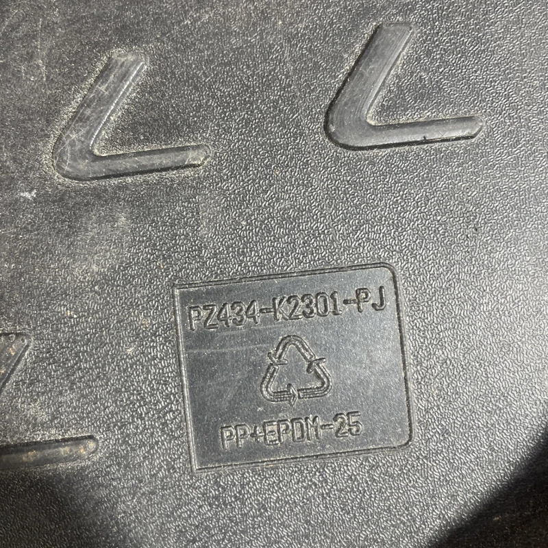 Pres portbagaj / Lexus RX 400h XU30 2007 / Interior