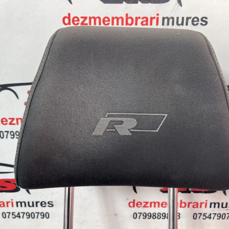 Tetiere scaun fata R-line / Volkswagen Golf MK6 2011 / Interior