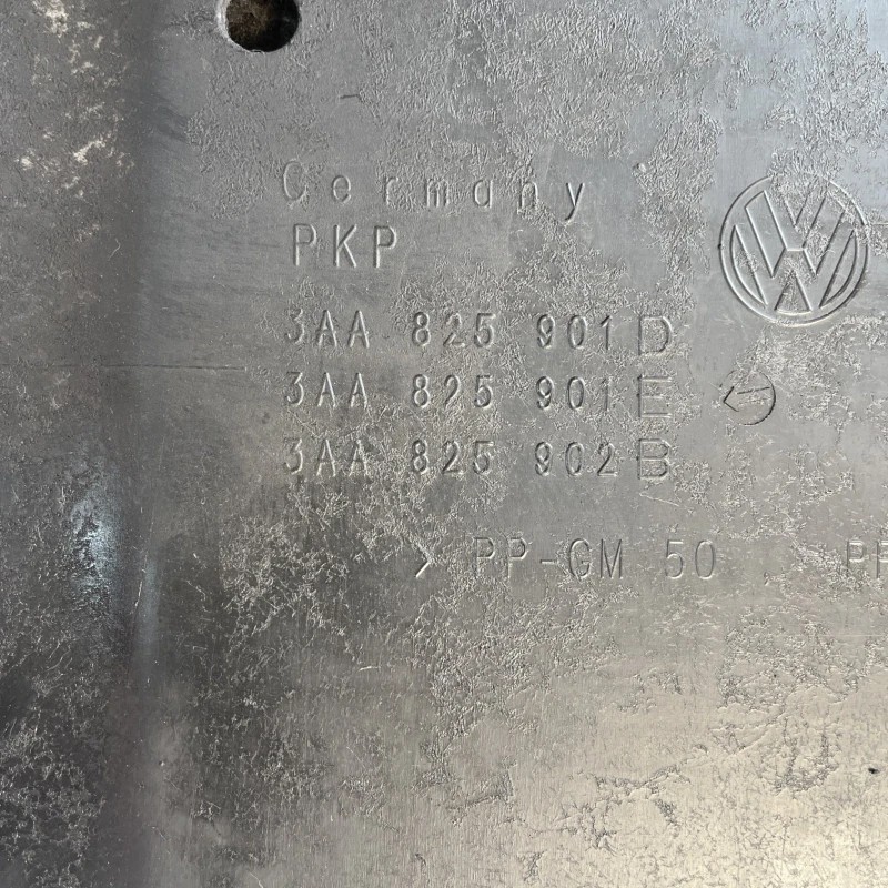 Scut motor / Volkswagen Passat B7 2014 / Caroserie, oglinzi si faruri