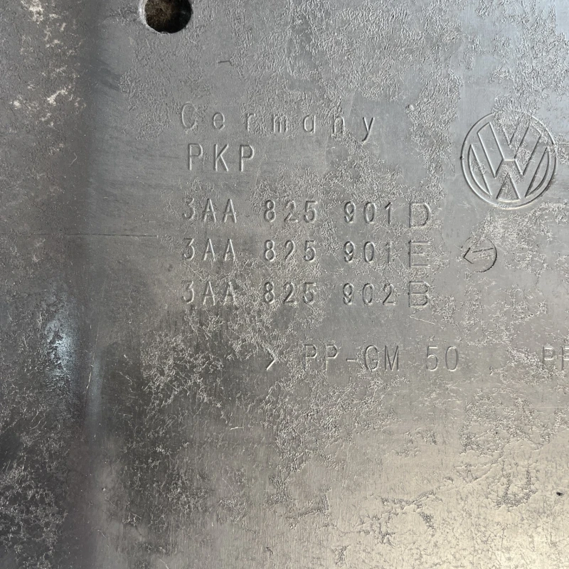 Scut motor / Volkswagen Passat B7 2014 / Caroserie, oglinzi si faruri