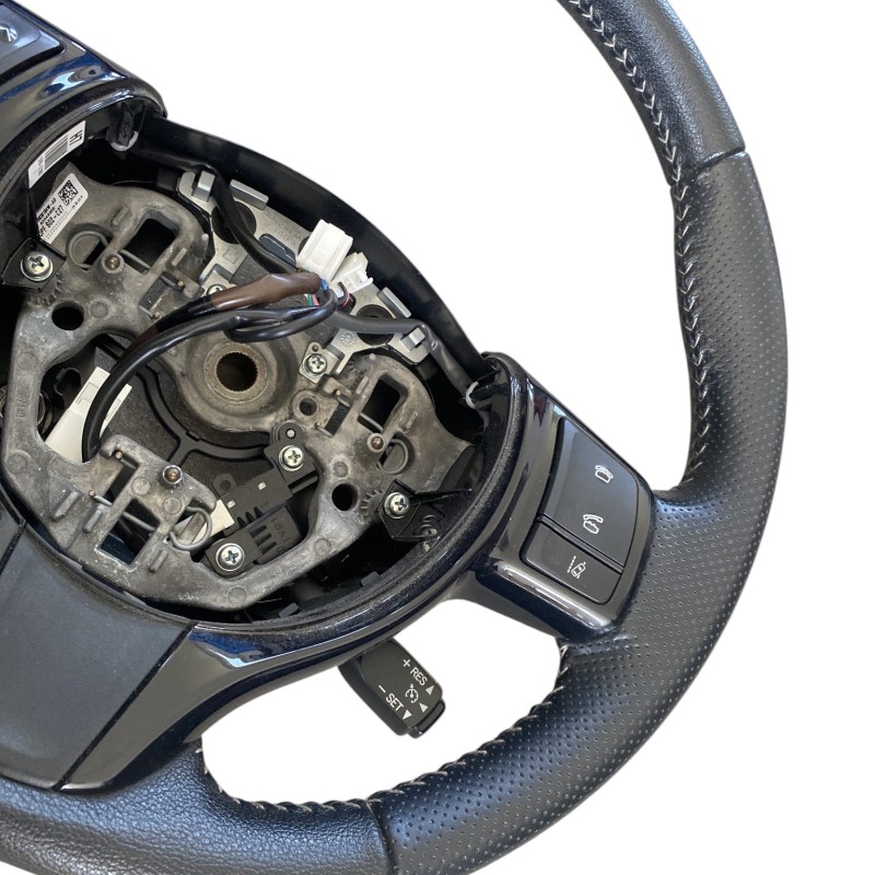Volan cu comenzi / Toyota Yaris XP130 facelift 2016 / Interior