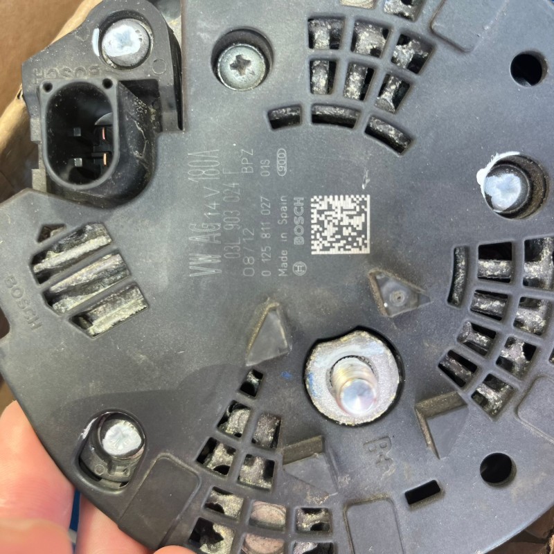 Alternator / Volkswagen Passat B7 2012 / Motor, racire si evacuare