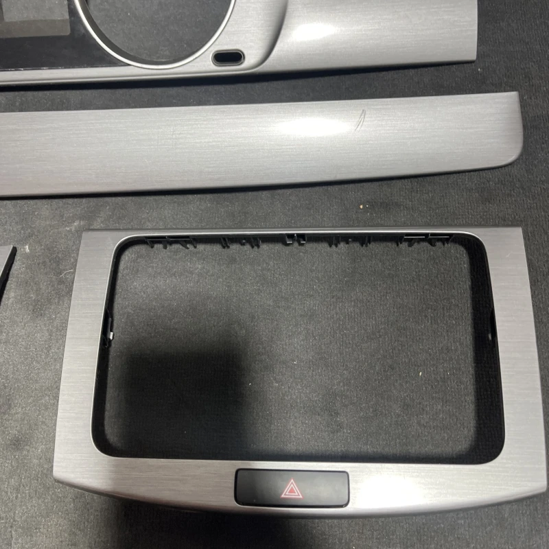 Ornament trim bord / Volkswagen Passat B7 2012 / Interior