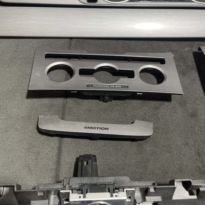 Ornament trim bord / Volkswagen Passat B7 2012 / Interior