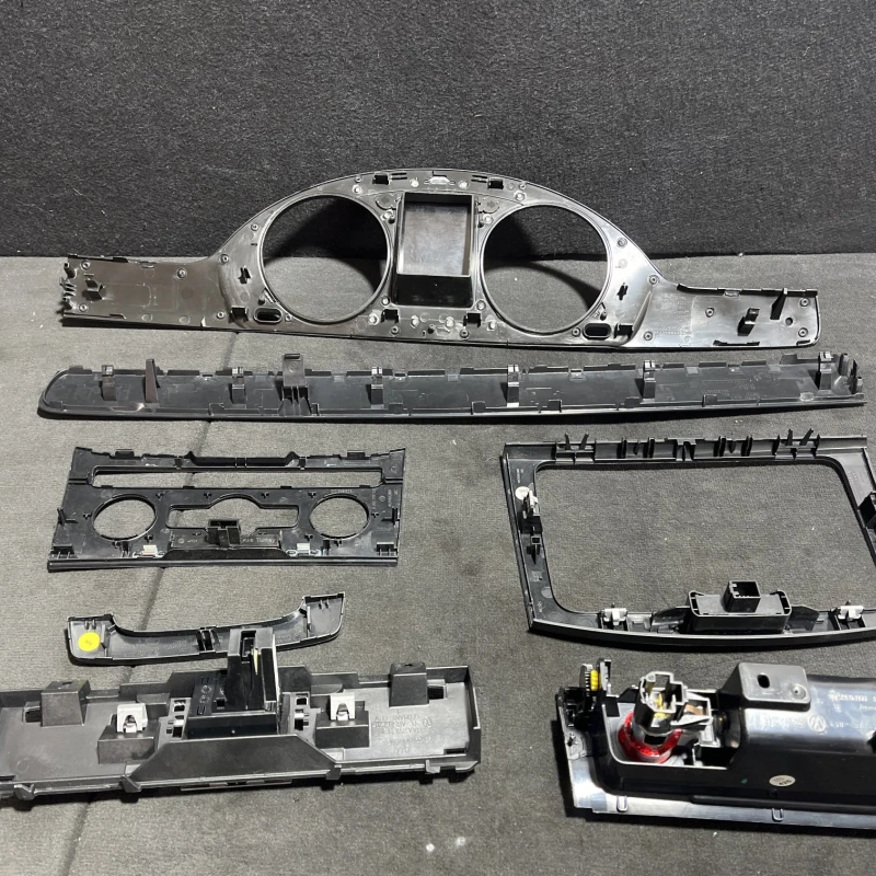Ornament trim bord / Volkswagen Passat B7 2012 / Interior