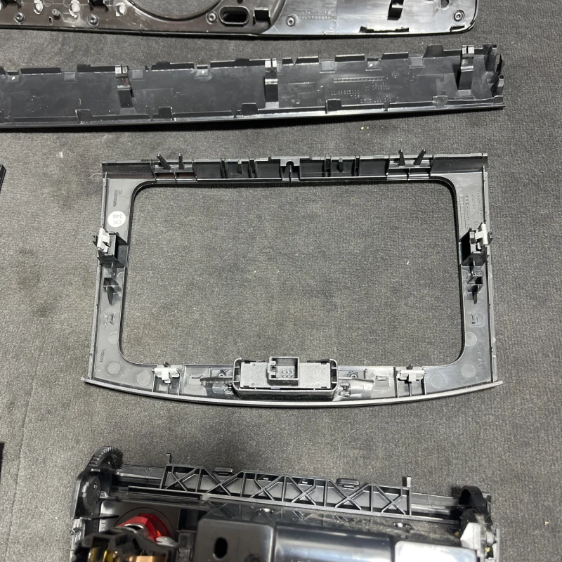 Ornament trim bord / Volkswagen Passat B7 2012 / Interior