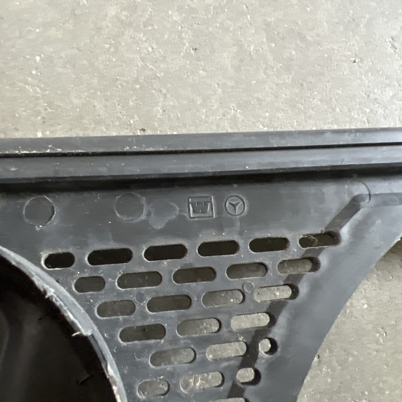 Grila stergatoare / Mercedes-Benz SL R129 1993 / Caroserie, oglinzi si faruri