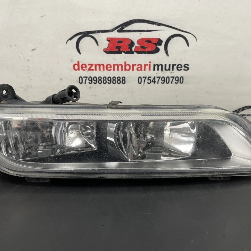 Proiector stanga Volkswagen Passat B7 2012