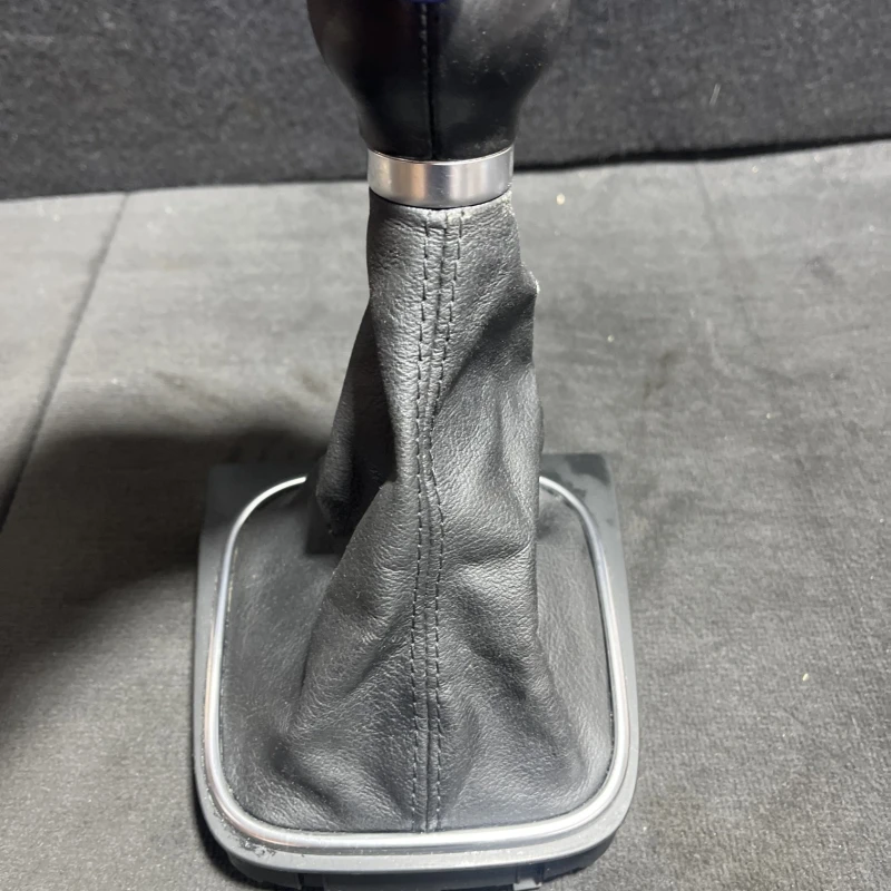 Nuca schimbator / Volkswagen Golf MK6 2011 / Interior