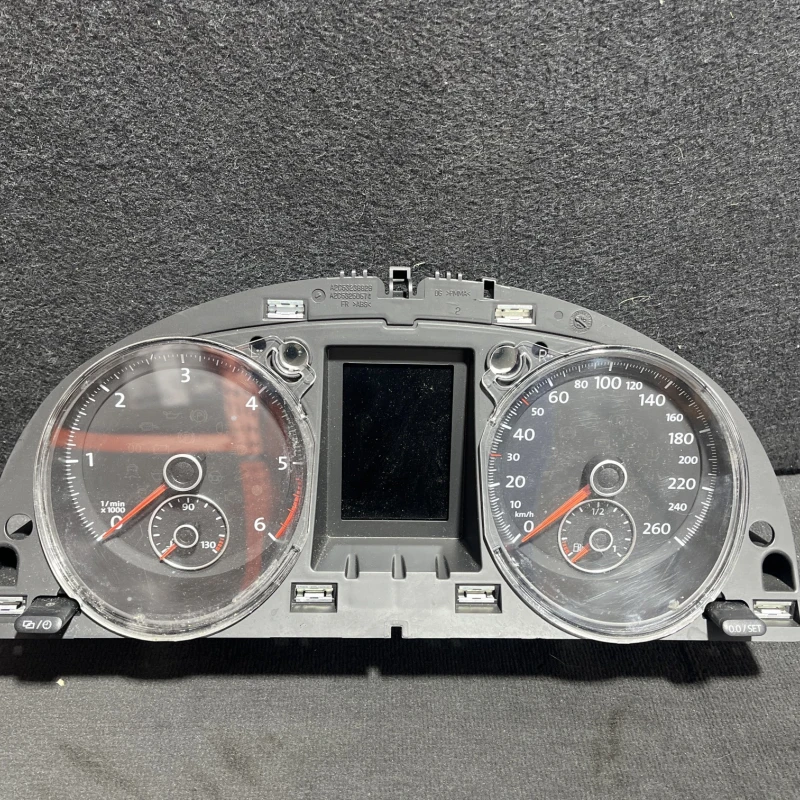 Ceas bord / Volkswagen Passat B7 2014 / Audio si electronice