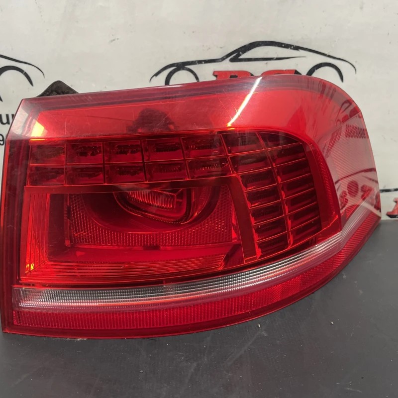 Stop dreapta caroserie / Volkswagen Passat B7 2012 / Caroserie, oglinzi si faruri