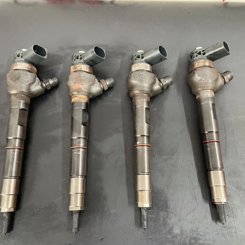 Injector Volkswagen Passat B7 2013