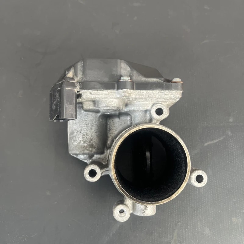 Clapeta de acceleratie / Volkswagen Passat B7 2012 / Motor, racire si evacuare
