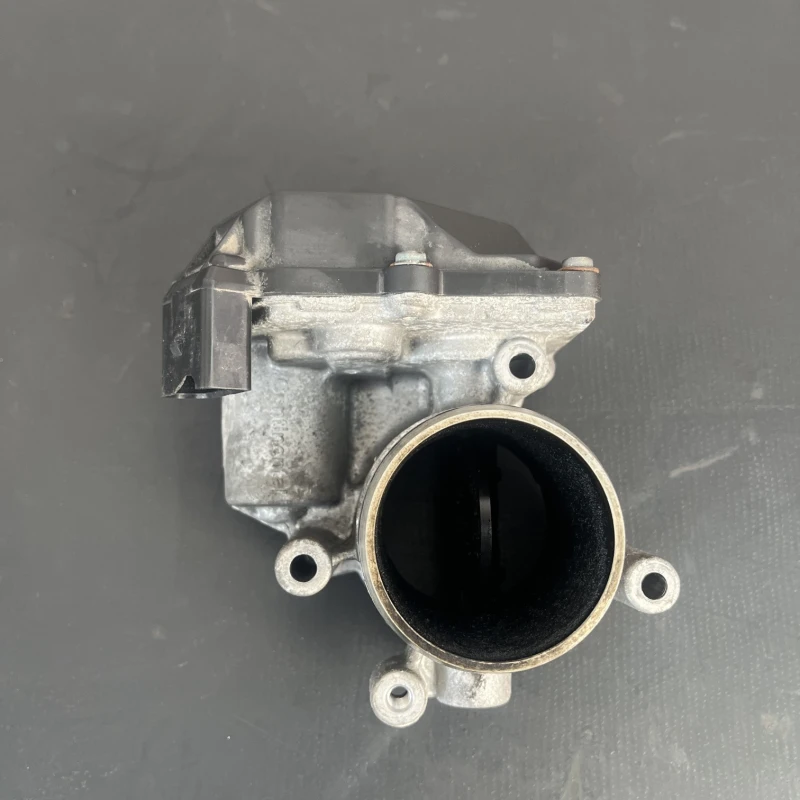 Clapeta de acceleratie / Volkswagen Passat B7 2012 / Motor, racire si evacuare