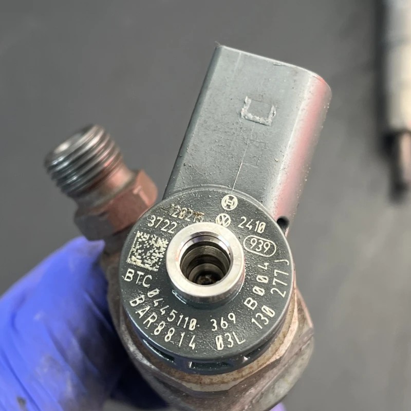Injector / Volkswagen Passat B7 2012 / Motor, racire si evacuare