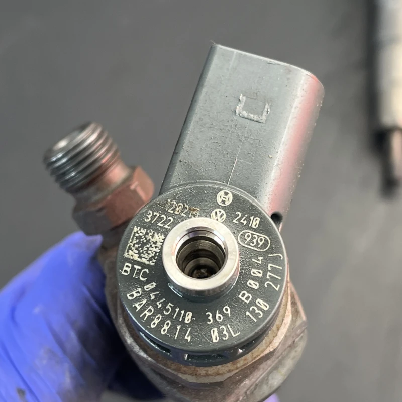 Injector / Volkswagen Passat B7 2012 / Motor, racire si evacuare