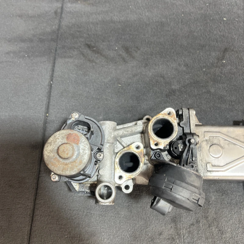 Racitor gaze egr / Volkswagen Golf MK6 2011 / Motor, racire si evacuare