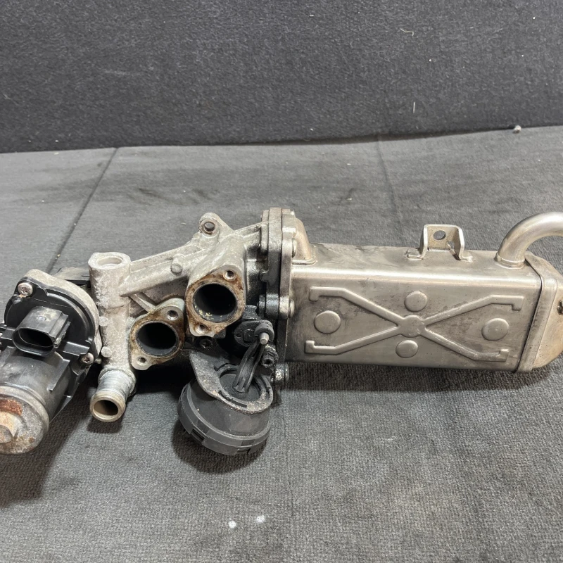 Racitor gaze egr / Volkswagen Golf MK6 2011 / Motor, racire si evacuare