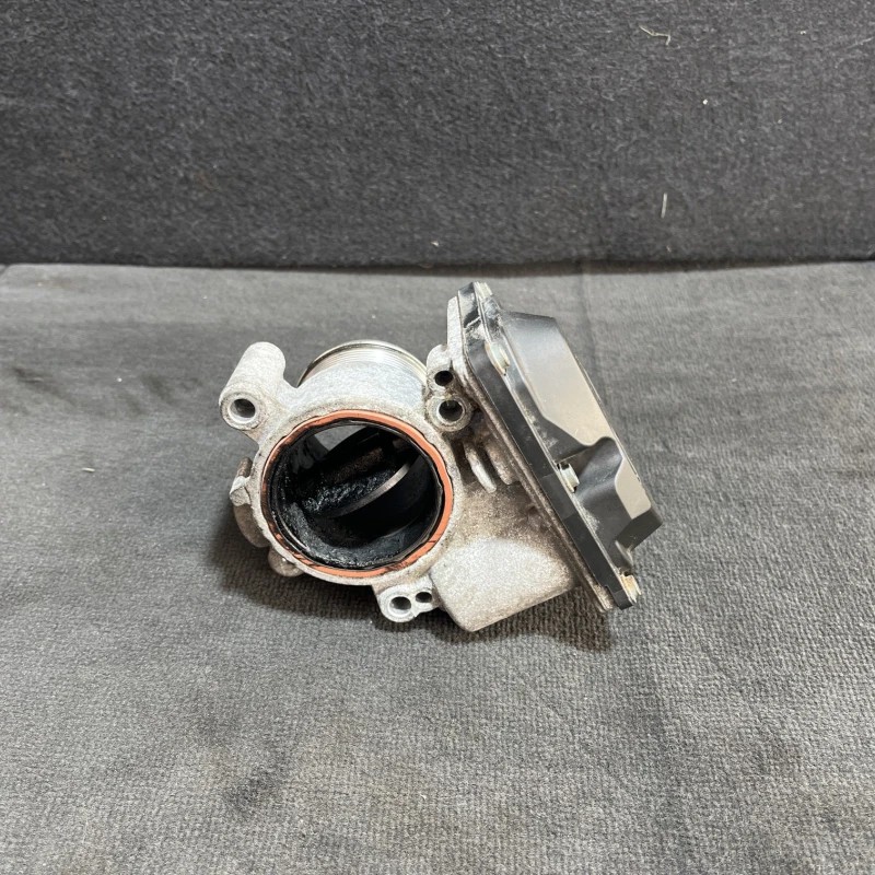 Clapeta de acceleratie / Volkswagen Golf MK6 2011 / Motor, racire si evacuare