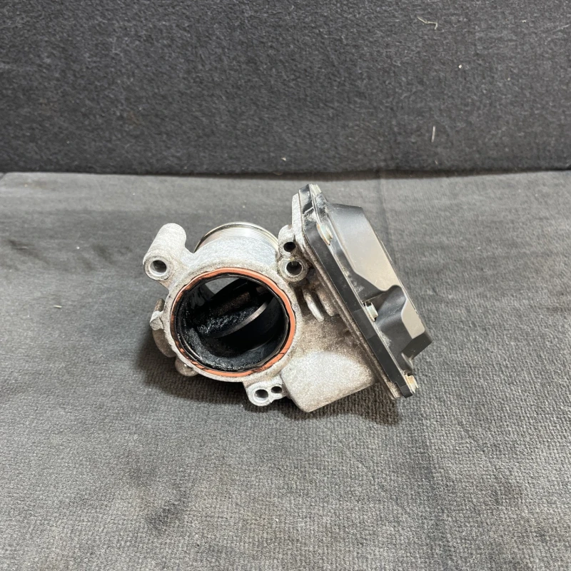 Clapeta de acceleratie / Volkswagen Golf MK6 2011 / Motor, racire si evacuare