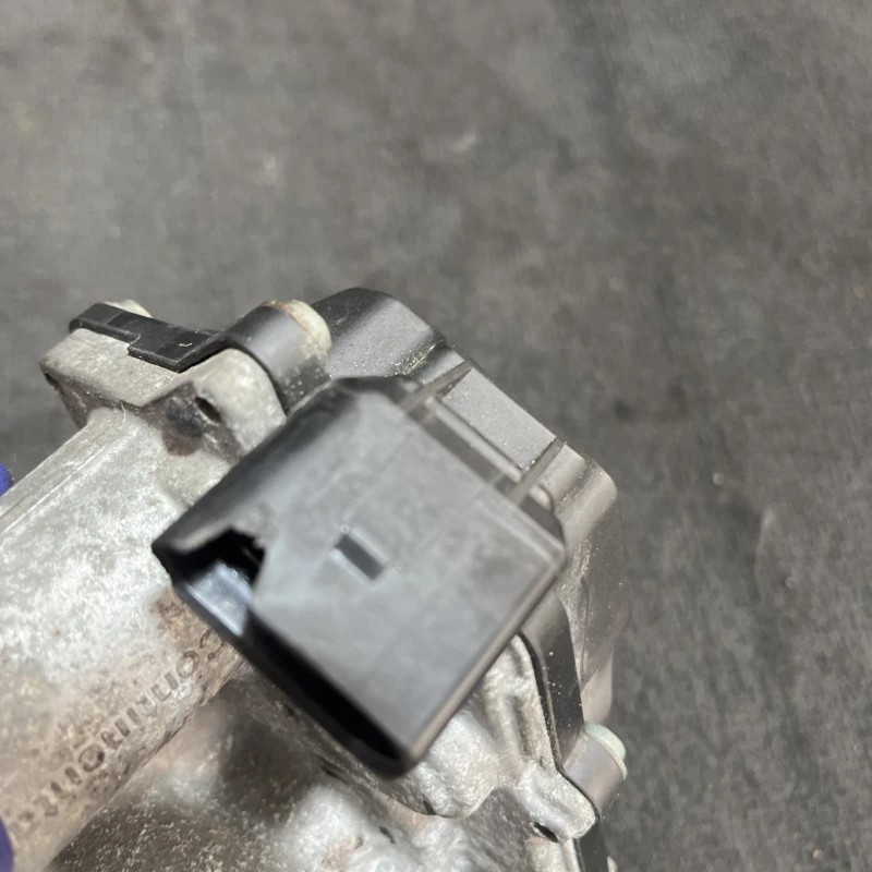Clapeta de acceleratie / Volkswagen Golf MK6 2011 / Motor, racire si evacuare