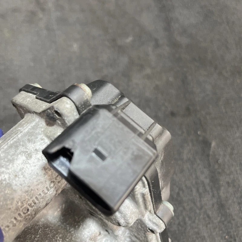 Clapeta de acceleratie / Volkswagen Golf MK6 2011 / Motor, racire si evacuare