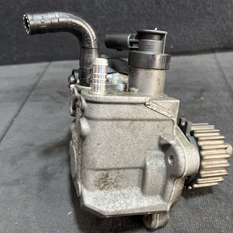 Pompa de injectie inalte / Volkswagen Golf MK6 2011 / Motor, racire si evacuare