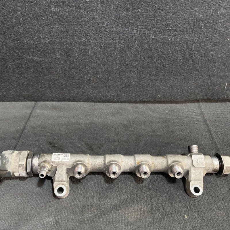 Rampa injectoare cu senzor / Volkswagen Golf MK6 2011 / Motor, racire si evacuare