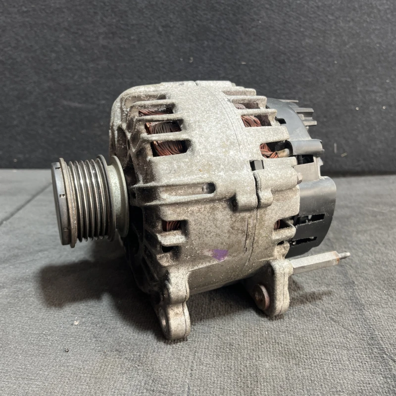Alternator / Volkswagen Golf MK6 2011 / Motor, racire si evacuare