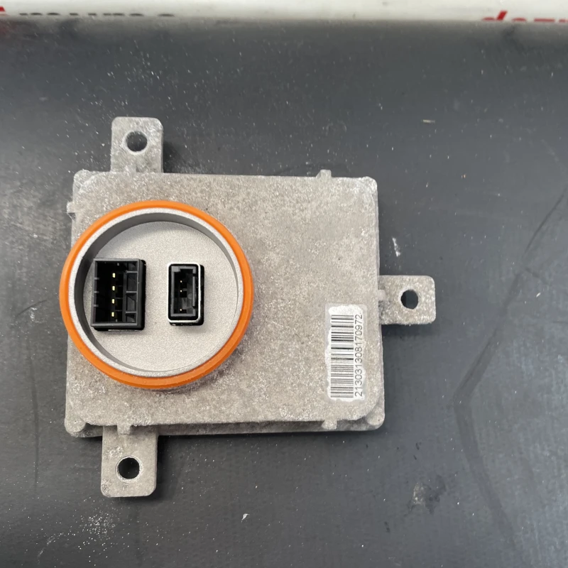 Droser xenon / Volkswagen Passat B7 2012 / Audio si electronice