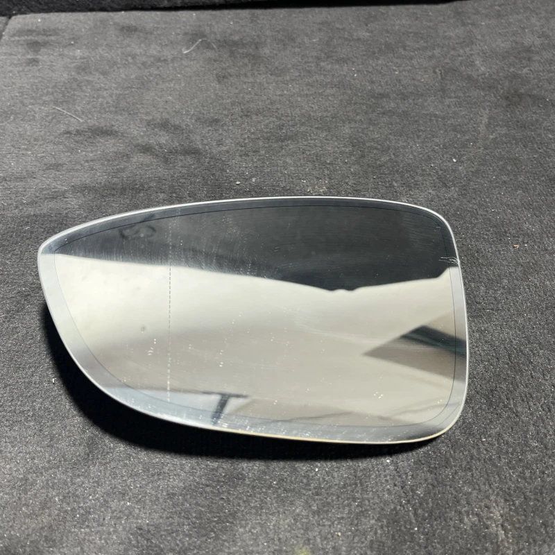 Sticla oglinda stanga heliomata Volkswagen 