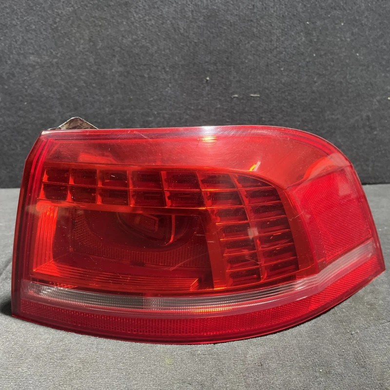 Stop dreapta caroserie / Volkswagen Passat B7 2012 / Caroserie, oglinzi si faruri