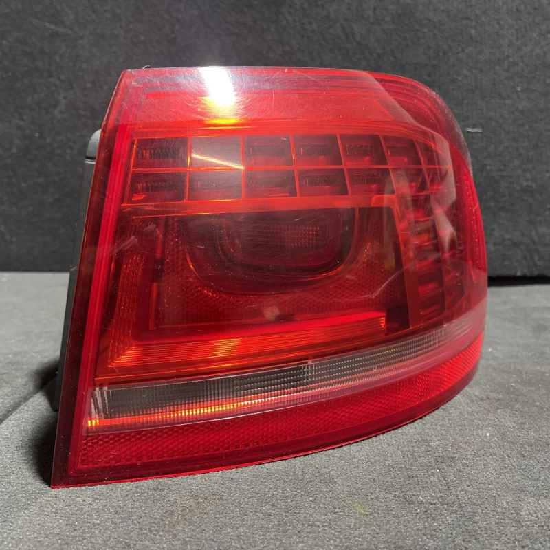 Stop dreapta caroserie / Volkswagen Passat B7 2012 / Caroserie, oglinzi si faruri