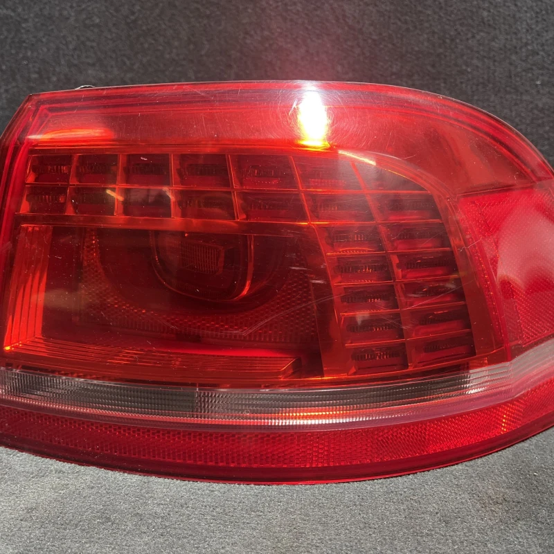 Stop dreapta caroserie / Volkswagen Passat B7 2012 / Caroserie, oglinzi si faruri