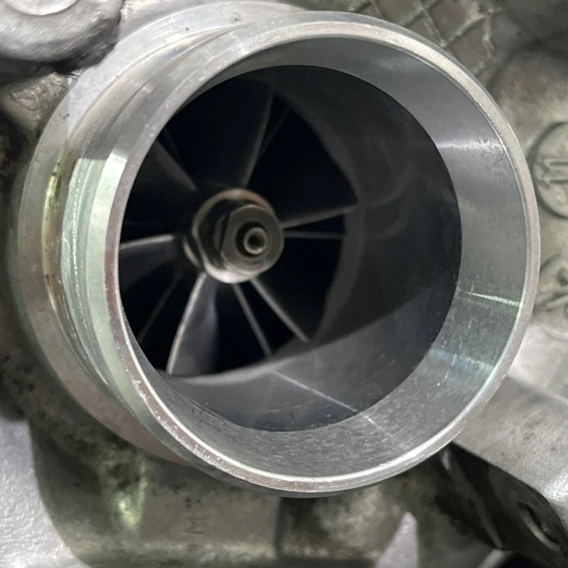 Turbosuflanta turbo turbina / Volkswagen Passat B7 2012 / Motor, racire si evacuare