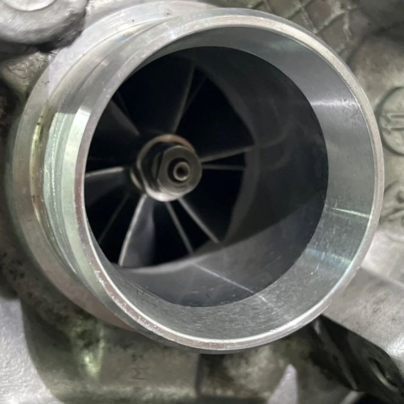 Turbosuflanta turbo turbina / Volkswagen Passat B7 2012 / Motor, racire si evacuare