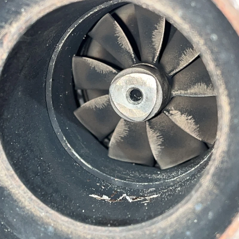 Turbosuflanta turbo turbina / Volkswagen Passat B7 2012 / Motor, racire si evacuare