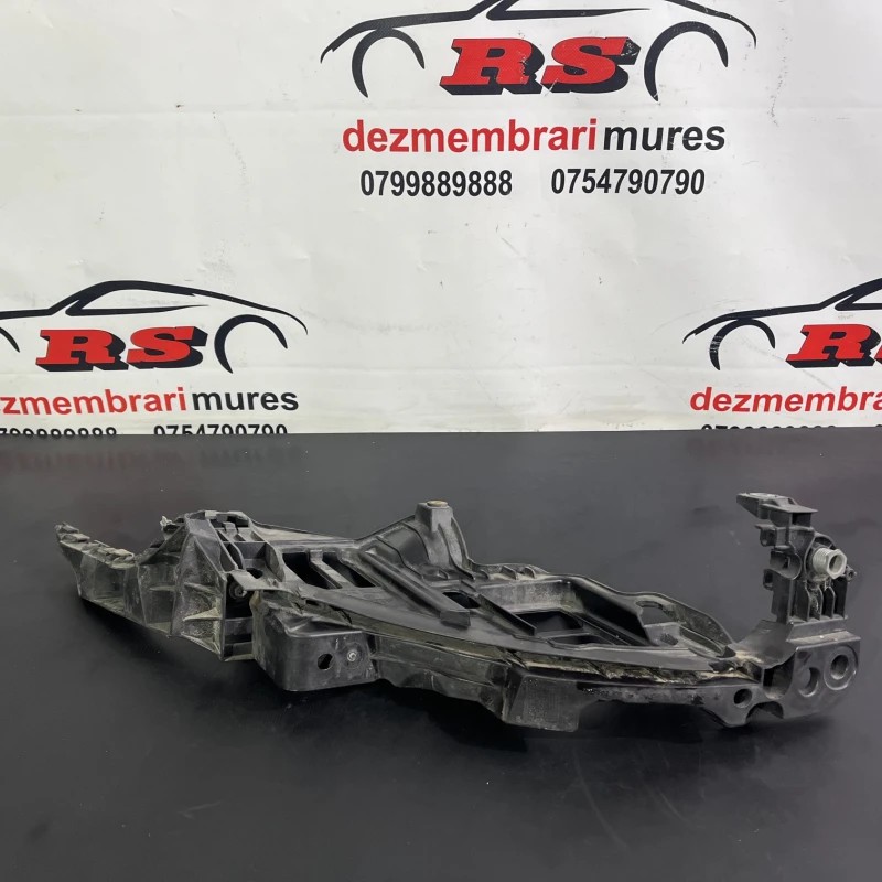 Suport far dreapta / Volkswagen Golf MK6 2011 / Caroserie, oglinzi si faruri